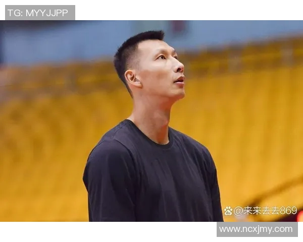 易建联重返公众视野亲自主持篮球赛展现自律身材状态依旧出色